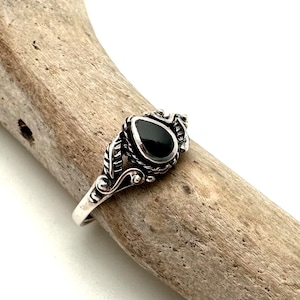 Black Onyx Southwestern Silver Ring 4-10 / Black Onyx Delicate Ring / Onyx Teardrop / Women&#39;s Onyx Ring / 925 Sterling