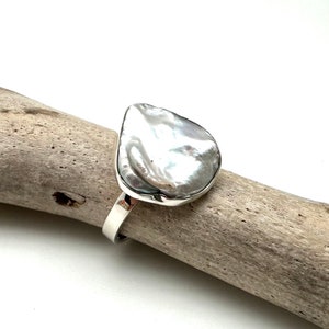 Pearl Silver Ring Size 8 // White Pearl Silver Ring // Free Form Pearl Ring // Organic Setting // Freshwater Pearl Ring // 925 Silver