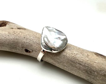 Pearl Silver Ring Size 8 // White Pearl Silver Ring // Free Form Pearl Ring // Organic Setting // Freshwater Pearl Ring // 925 Silver