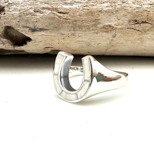 White Turquoise Horse Shoe Ring 7-10 // 925 Sterling Silver // Good Luck // Natural White Turquoise Silver Ring // U Shape 14mm