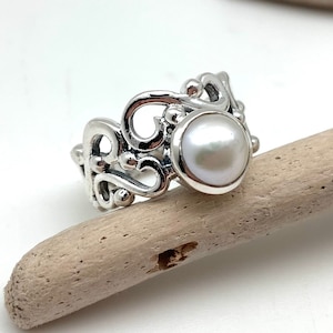 White Pearl Silver Swirl Ring size 8, 9 / White Pearl Silver Ring / Pearl Silver Band / Pearl Statement / Fresh Water Pearl Sterling Silver