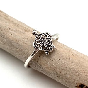 Little Turtle Ring / Silver Turtle Ocean Ring / Hawaii Turtle Ring / Oxidized Filigree Turtle 5, 6, 7, 8 / Sterling Silver