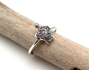 Little Turtle Ring / Silver Turtle Ocean Ring / Hawaii Turtle Ring / Oxidized Filigree Turtle 5, 6, 7, 8 / Sterling Silver