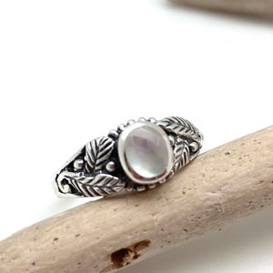 Mother of Pearl Silver Leaf Ring 4-10 / White Shell Silver Ring / MOP Silver / Bali Ring 925 Silver