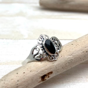 Black Onyx Silver Ring / Black Onyx Victorian Silver Ring / Delicate Onyx Ring / Women&#39;s Onyx Ring / 925 / Size 4-10