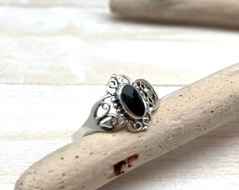 Schwarzer Onyx Silberring / Viktorianischer schwarzer Onyx Silberring / Zarter Onyx Ring / Onyx Damenring / 925 / Größe 4-10