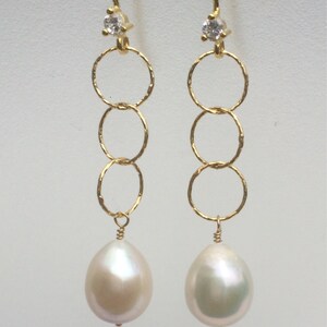 Gold Links Pearl Earrings // Luxe Pearl Earrings // 18K Gold Fill // Japanese Pearls // Bridal Pearl Earrings // Long Pearl Earrings //