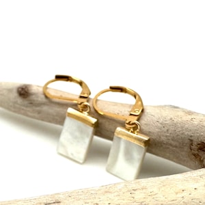 Mother of Pearl Gold Dipped Earrings / Minimalist Mother Of Pearl Gold Earrings / Oval MOP / Natural Shell / Gold Fill