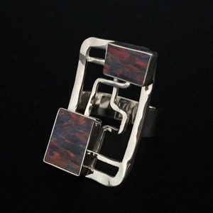 Black Fire Opal Ring // Purple Opal Ring // Opal Ring // 925 sterlingzilver // Gehamerd geometrisch ontwerp // Maat 9