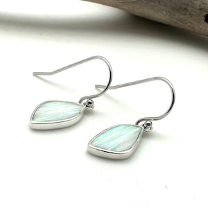 Pendientes de ópalo blanco // Pendientes de ópalo de plata // Pendientes de ópalo de fuego blanco // Ópalo de hoja de plata // Joyería de ópalo // Plata 925 //