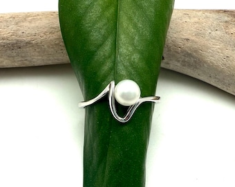 White Pearl Infinity Ring 4-10 // 925 Sterling Silver // Pearl Silver V Ring // Natural Freshwater Pearl