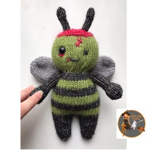 Zombee Knitting Pattern - SWC Zombee Halloween Knitted Pattern - PDF Instant downloadable pattern - Halloween Knitting-Halloween Zombee