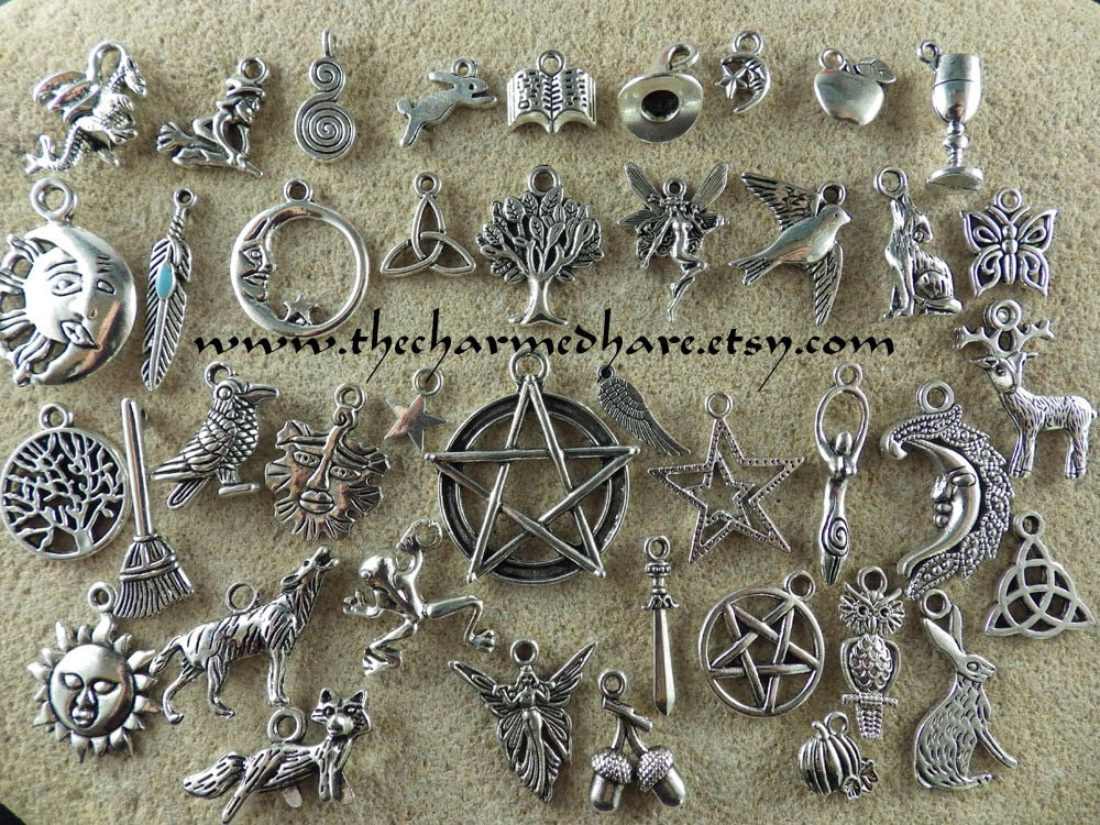 Small Colorful Mixed Charms Bulk - 10,25, or 50, Bulk Charms, Charm  Bracelet, Wholesale Charms, Charm Vendor, Charms for Bracelets