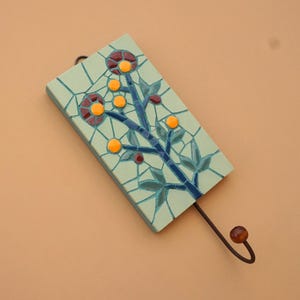 Farbenfrohe Keramikfliese Blumenmosaikkunst-Wandhaken