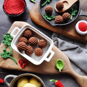 Almôndegas de crochê, jantar, almoço, Montessori, brinquedos amigurumi, comida de faz de conta, comida em miniatura, cozinha para crianças