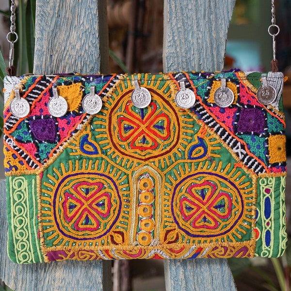 Sac indien brodé fait main avec rayures, cadeau unique pour elle, sac à bandoulière bohème chic