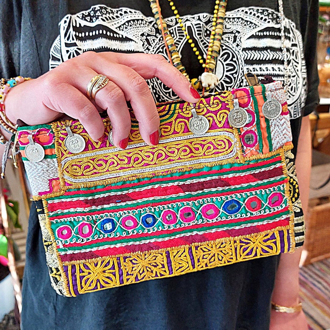 ボヘミアン風刺繍バッグ：ユニークな手作りのインド民族調財布 - Etsy 日本