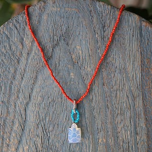 Collar con colgante de tortuga de ópalo hecho a mano: joyería bohemia con cuentas