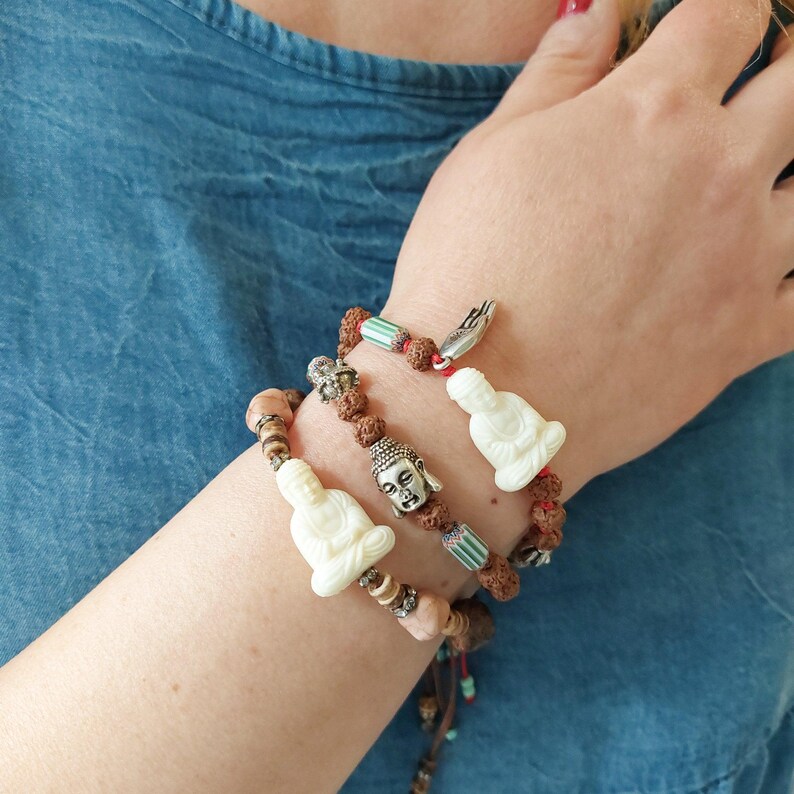 Handgefertigtes Buddha Armband: Rudraksha Perlen, spiritueller Boho Schmuck Bild 6