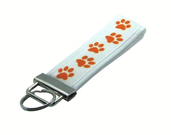 Llavero de impresión tiger naranja personalizado / cinta de llavero sobre fondo blanco; con iniciales opcionales