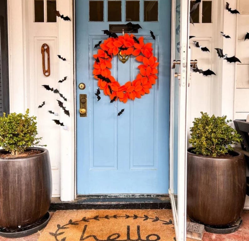 Halloween Wreath Felt Orange & Black Bats Spooky Decor Front Door Hanger Seasonal Decorations Haunted House Sarah Berry and Company afbeelding 10