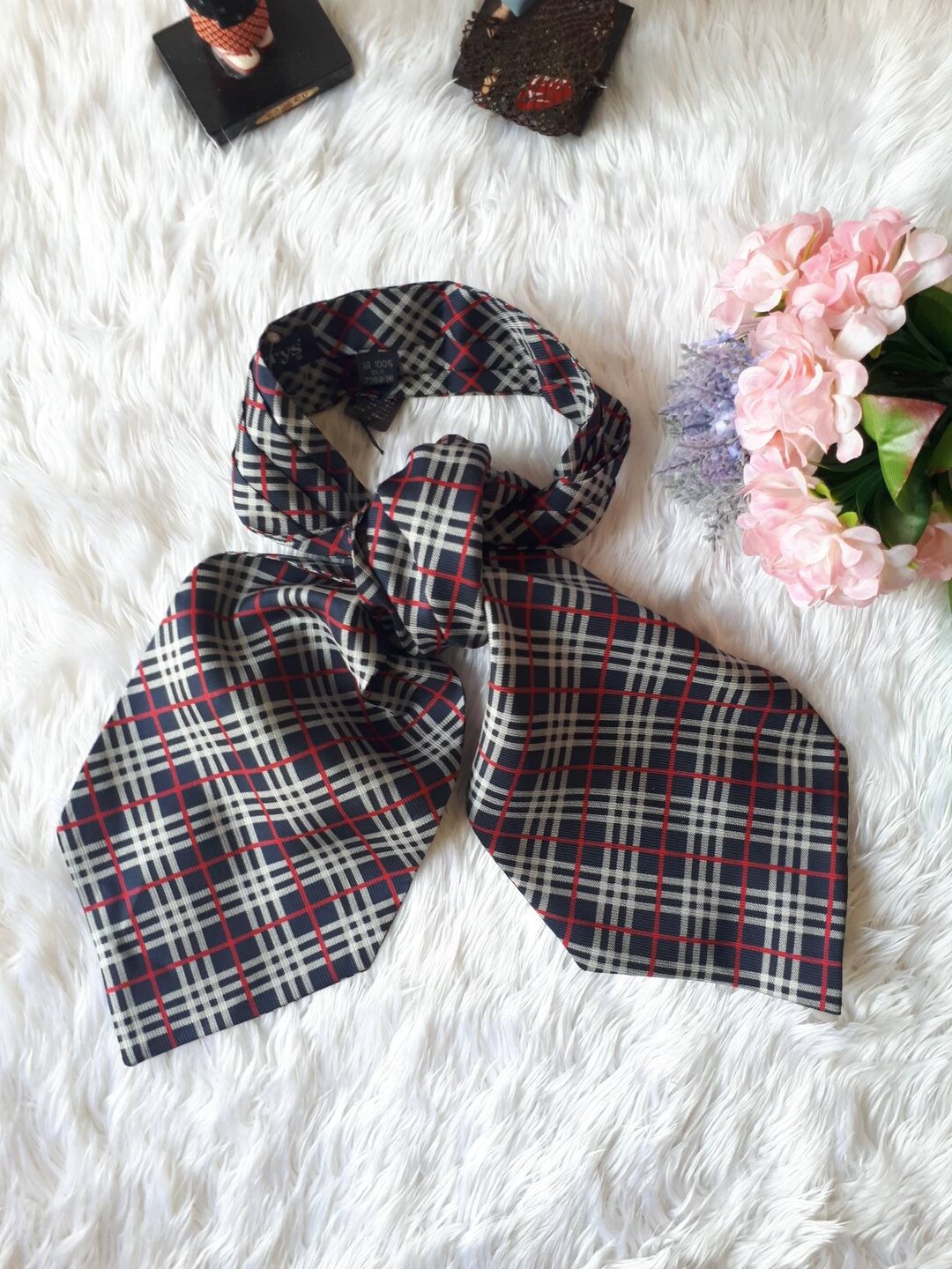 Tie best sale burberry scarf