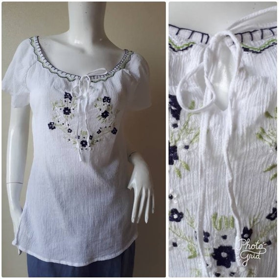 Vintage 1970's Floral Embroidered Indian Blouse/ … - image 1