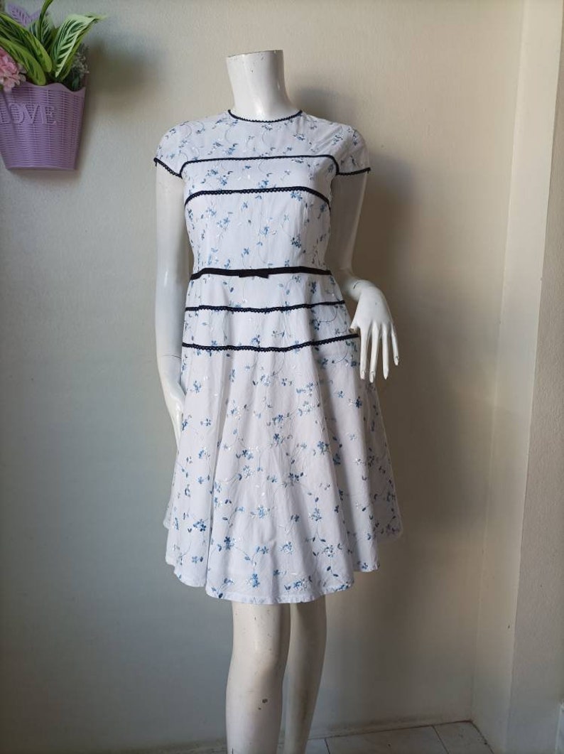 Vintage White floral Dress // Summer dress / Size Medium image 2