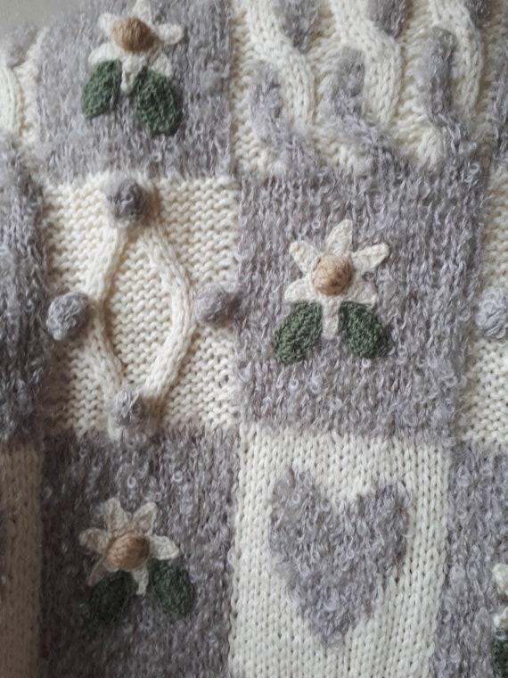 vintage sweater Pretty pastel flower and leaf kni… - image 7