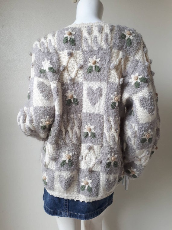 vintage sweater Pretty pastel flower and leaf kni… - image 8