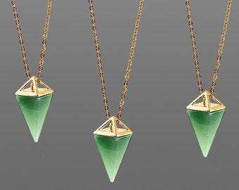 Aventurine necklace Pyramid crystal necklace Healing Layered necklace Green Drop pendant Crystal pendant Green aventurine pendant Triangle