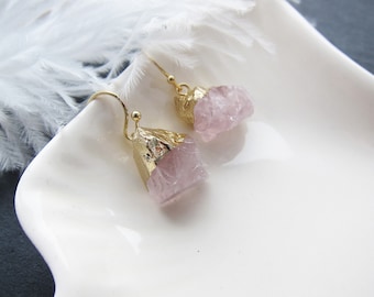 Raw rose quartz earrings Raw crystal earrings Rough quartz earrings Rose quartz drop earrings Raw Stone earring birthstone earrings