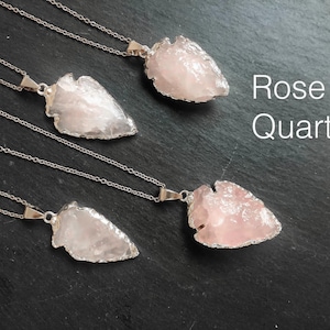 Naszyjnik z kwarcu różowego z grotem strzały, wisiorek z grotem strzały, biżuteria boho z różowego kamienia ze złotym łańcuszkiem