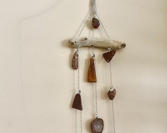 Utbytbar vindklocka i sten i röda toner