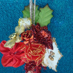 Christmas Holiday Mini Floral Pick Bouquet Corsage Boutonniere small gold flwr/pom