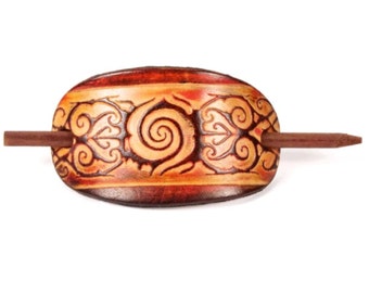 Skórzana spinka do włosów z tatuażem - Spinka do włosów ze skóry z wzorem spiralnym - Spinka do włosów - Akcesorium do włosów hippie - Skórzana spinka do włosów z wytłoczonym wzorem - Owijka do koka