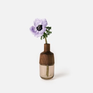 2020 Etsy Design Awards Finalist: Marais Vase Indira | Walnut