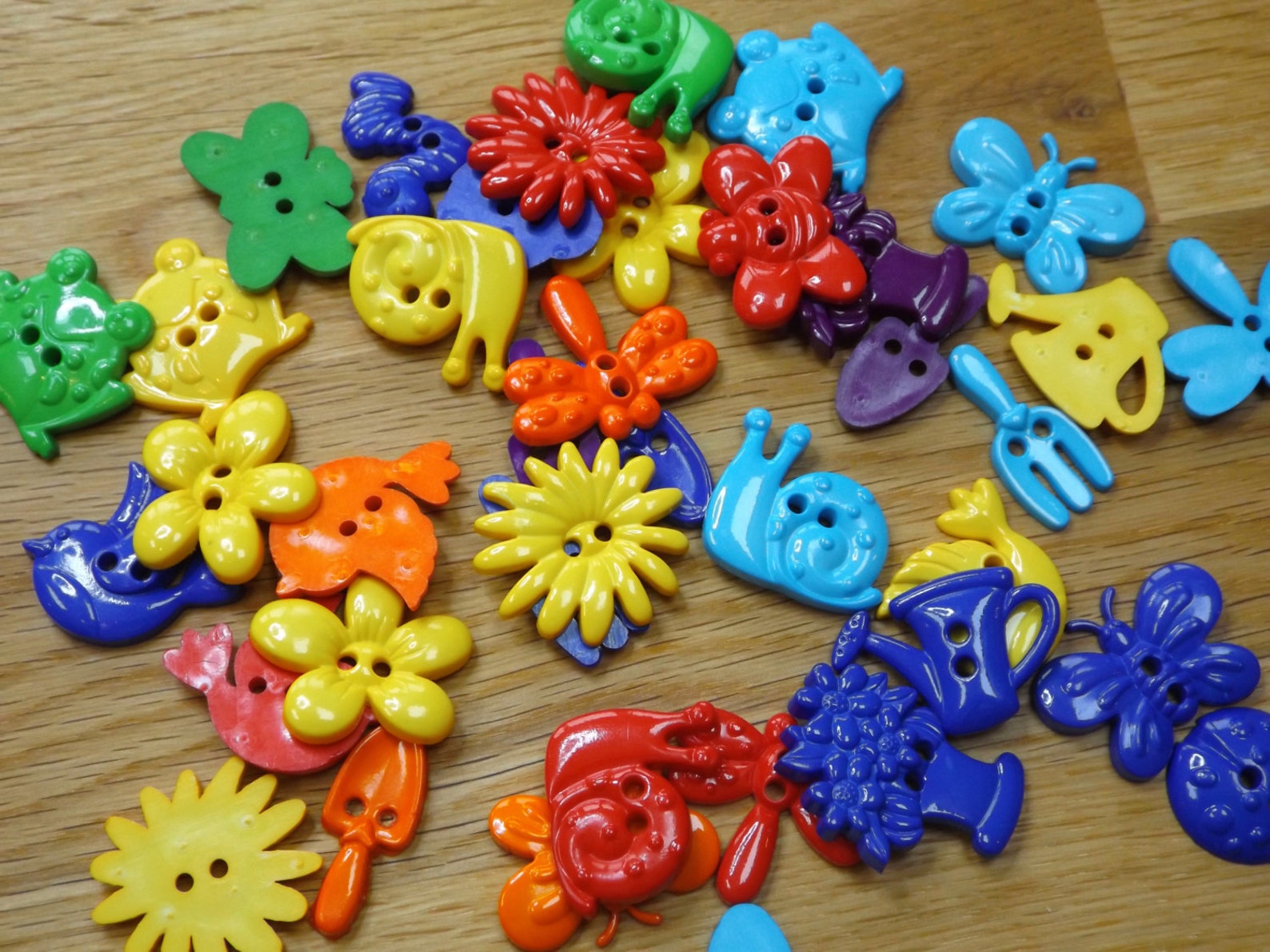 Bright animal buttons with a garden theme. Variety of shapes Etsy