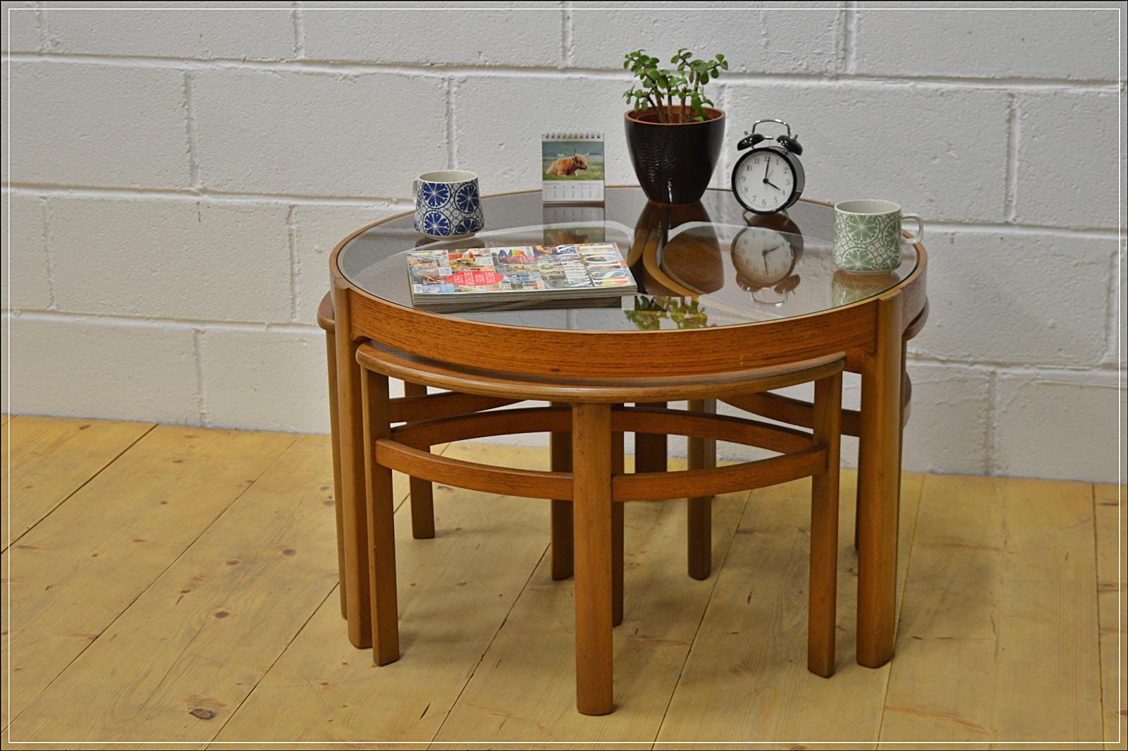 貴重 UK Vintage NATHAN Glass Nest Table 貴重 UK Vintage NATHAN Glass Nest Table