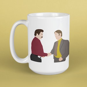 Caneca de 425 ml de Ron Swanson e Dwight Schrute Handshake | Fan Art, Parks and Rec, caneca, Cultura Pop, Programa de TV, Engraçado, The Office, Crossover, Incrível