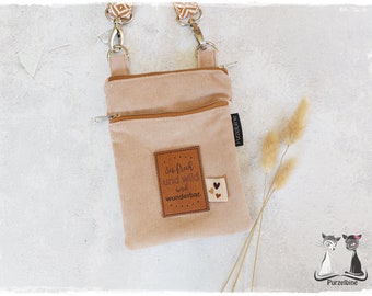 Kleine Umhängetasche aus Feincord - Smartphone-Tasche - Handytasche - Cordtasche - Sei frech und wild und wunderbar - beige