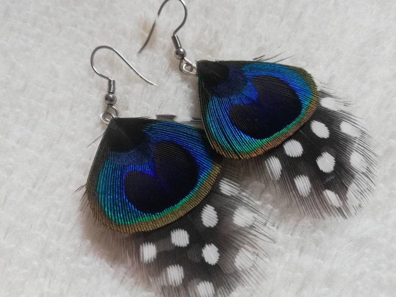 Boucles d'oreilles plume de Pintade et de Paon. image 7