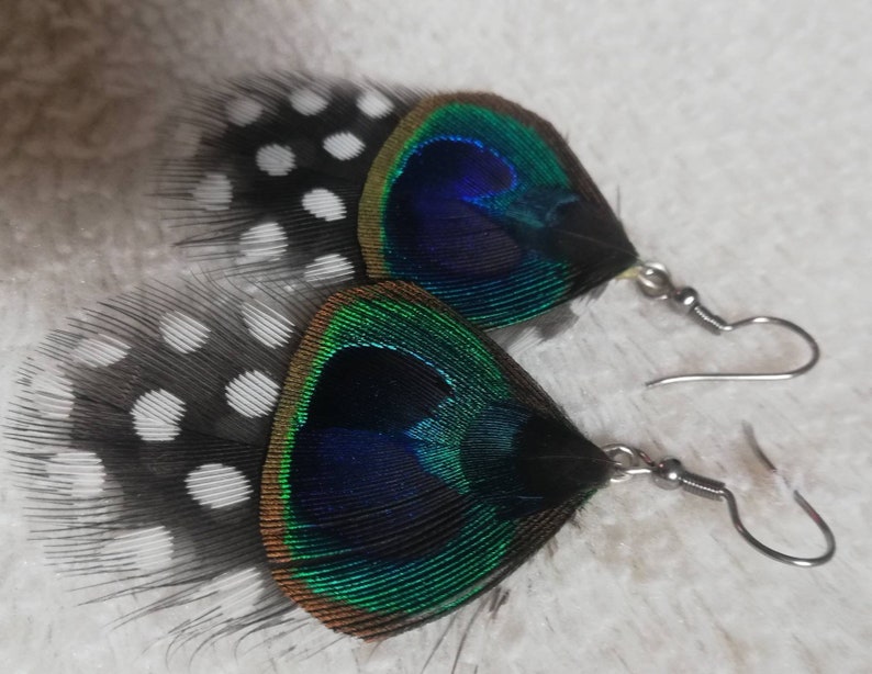 Boucles d'oreilles plume de Pintade et de Paon. image 6
