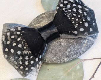 Unisex guinea fowl feather bow tie, Snow