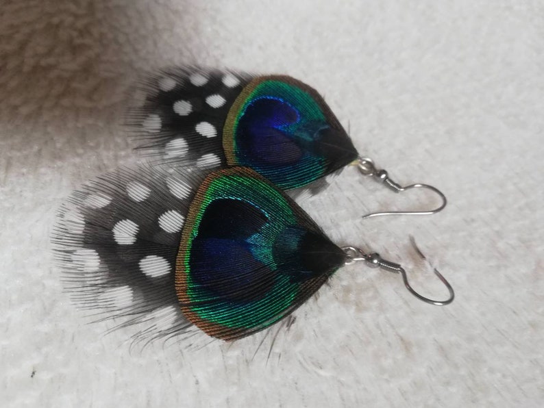 Boucles d'oreilles plume de Pintade et de Paon. image 8