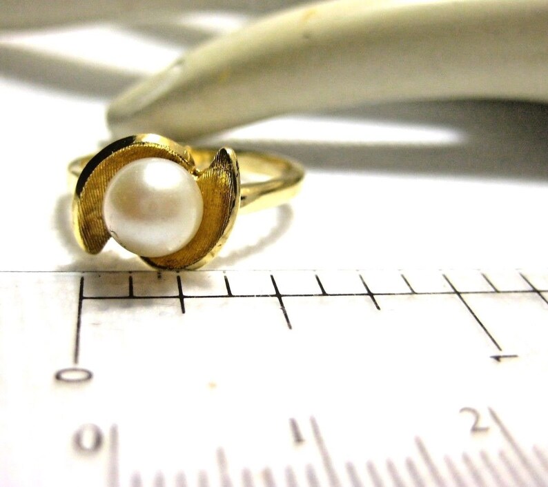 Vintage Ring 14K Yellow Gold Cultured 6.5mm Pearl Retro Style Size 7 3.4g