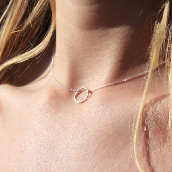 Halo necklace, silver circle necklace, geometric necklace, minimalist necklace, layering necklace, delicate necklace