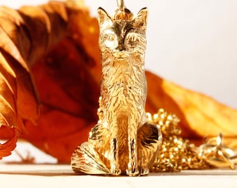 Collana volpe – Piccola, seduta – Argento/Oro, collana volpe dorata, collana volpe argentata, collana carina, collana delicata, collana animale.