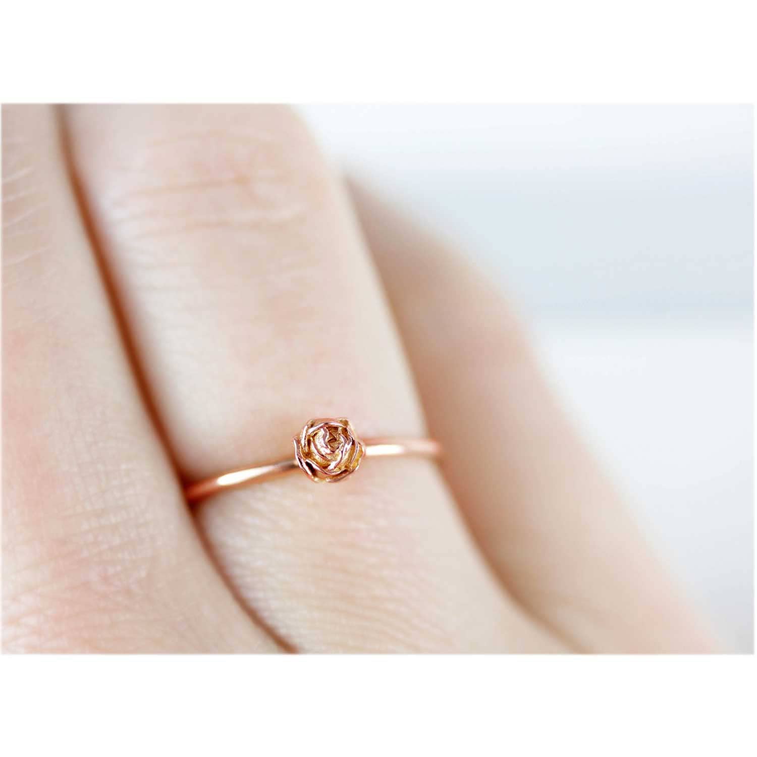 Anillo de rosa, anillo de flores, anillo apilable, anillo apilable de flores, anillo romántico, anillo floral, anillo de promesa, anillo de oro rosa, anillo delicado