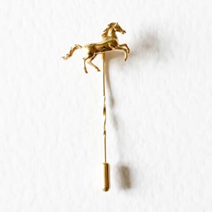 Wild Horse Tie Pin – Twist Tie Pin – Silver/Gold, horse lapel pin, equestrian tie pin, gift for horse lovers, animal tie pin